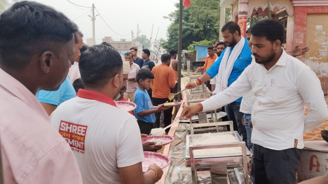 “जय सियाराम” से गूंज उठा पयागपुर, जेठ माह के अंतिम मंगलवार पर भक्ति का उत्साह